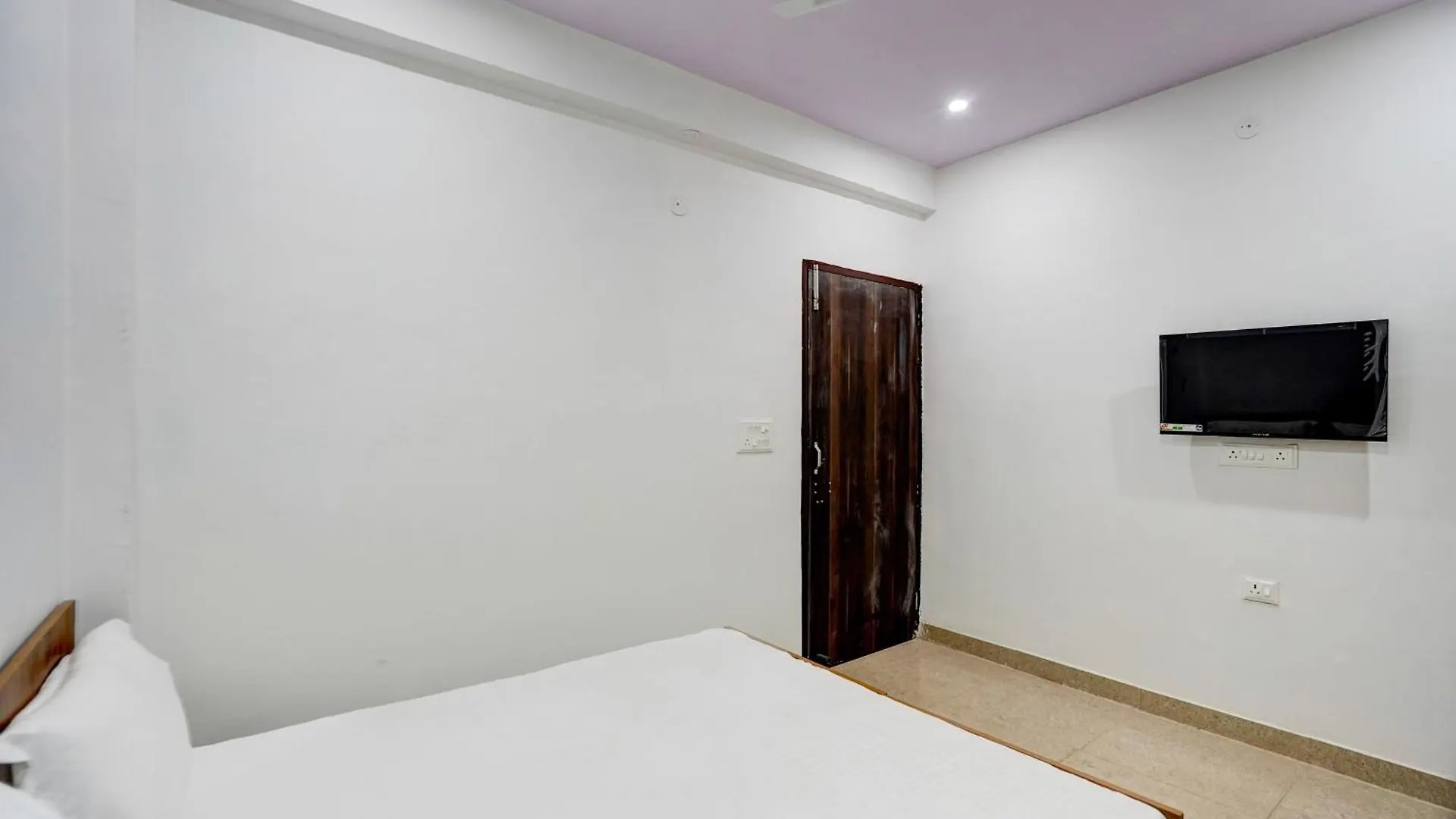 Hotel O Apno Ghar Gurgaon 3*,  India